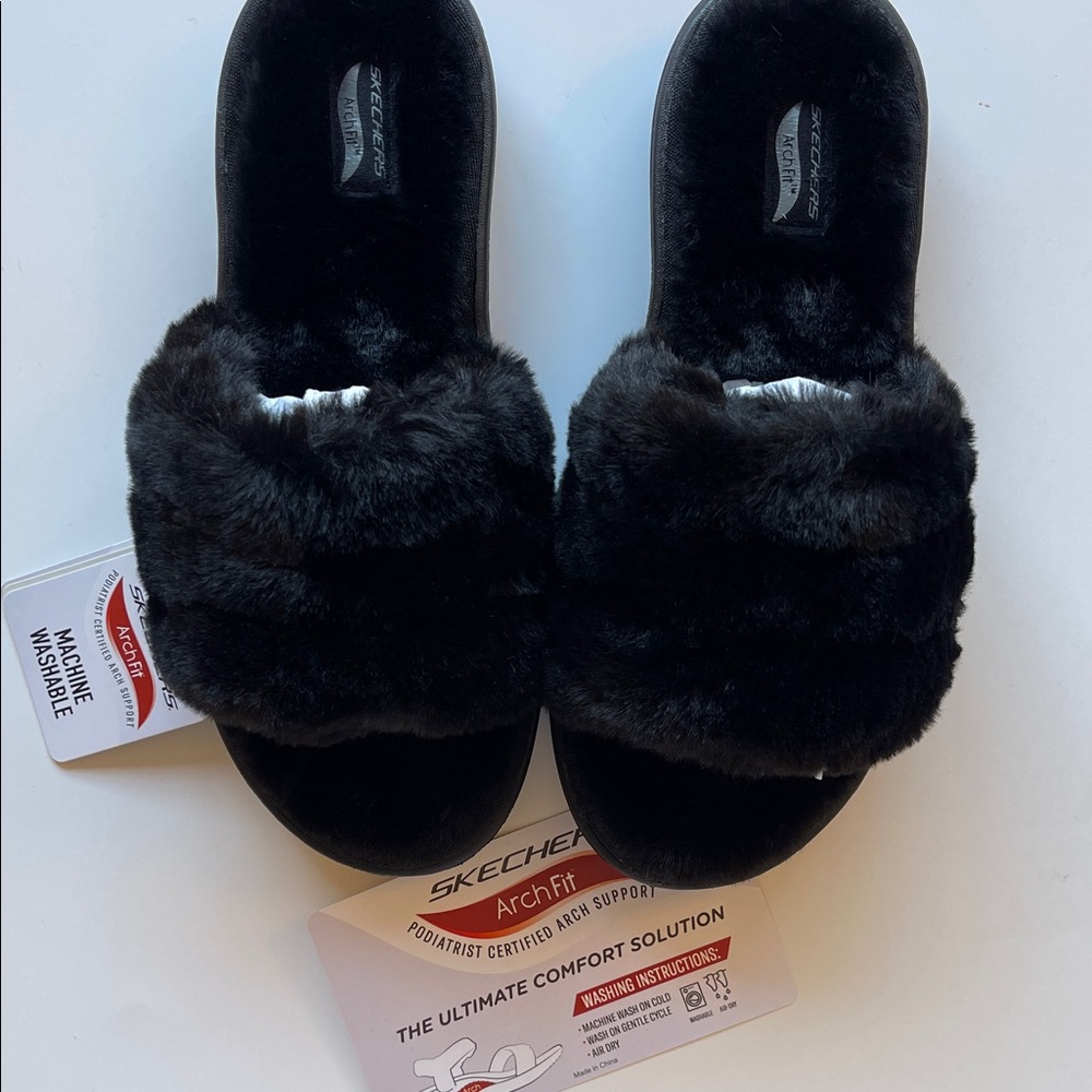 Skechers Women's Furry Black Slippers